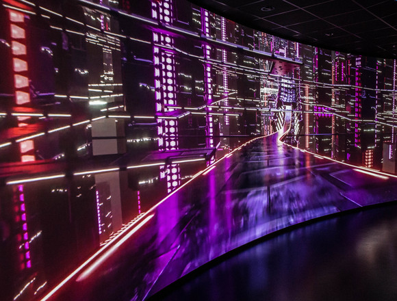 Immersive projection curved screen